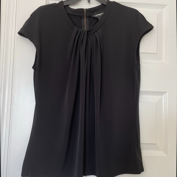 Liz Claiborne Cap Sleeve Black Blouse with a scoop neck & back zipper Size XL - Picture 3 of 5